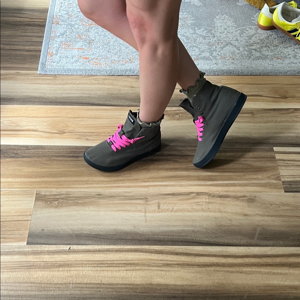 NOBULL Canvas Trainer High Ivy Black Gum‎ Sole Women’s 8 (Men’s 6.5) EUC